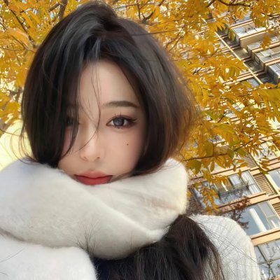 照片里的伴娘